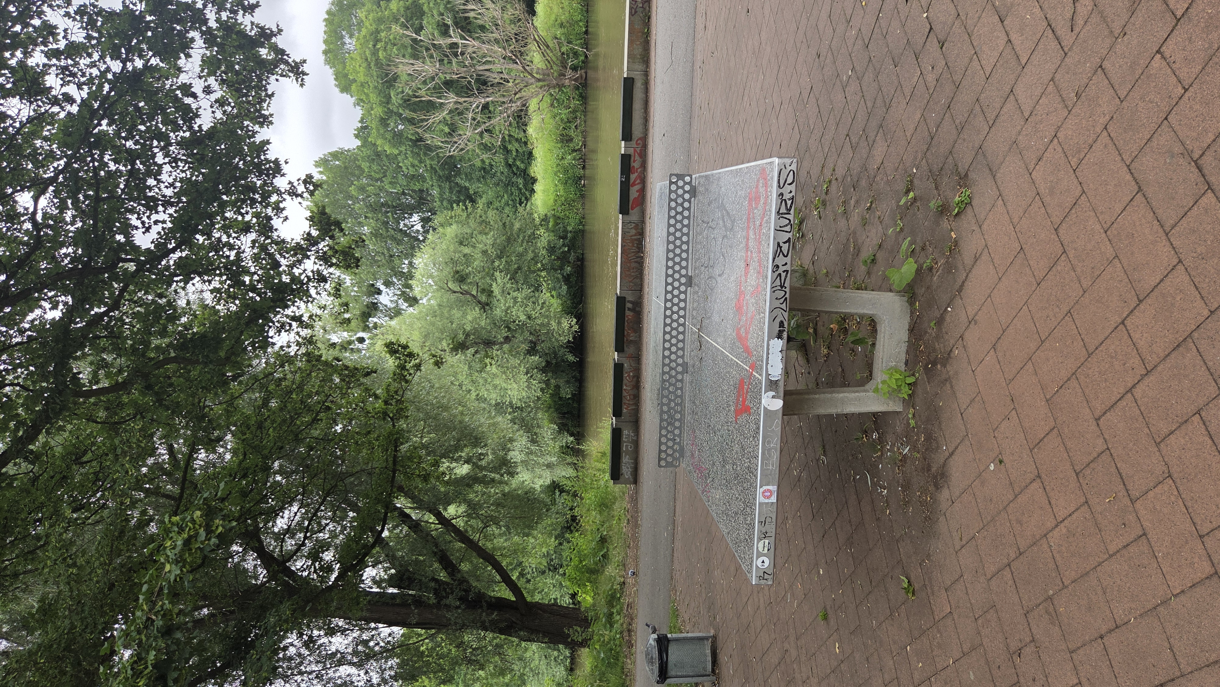 Tischtennisplatte an der Ihme